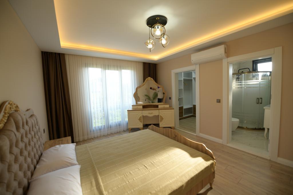 ARAKLI HÜRRİYET MAHALLESİNDE HAVUZLU LÜKS SATILIK VİLLALAR